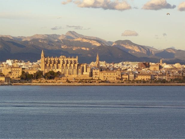 Exklusive Segeltour in Palma mit Audioguide und mallorquinischen Köstlichkeiten – Bild 7